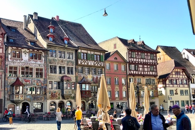 4C0916C6-4D9B-4F92-B240-30639783323C