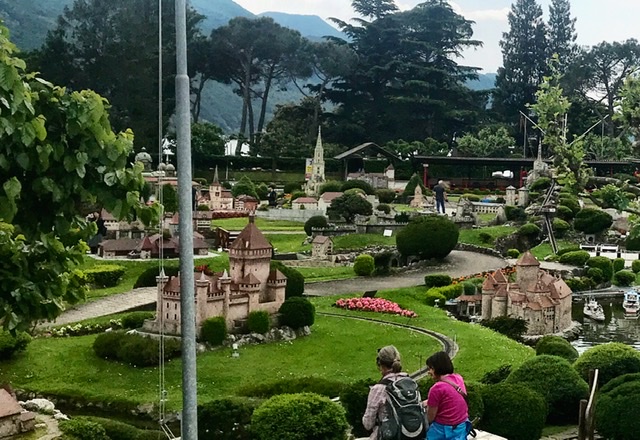 12FDE8B9-8BC9-456C-B599-E1CA7D417417