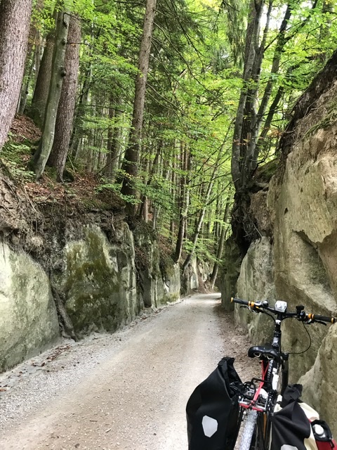 702B0111-B0E7-4D3B-9998-C7B446F0A1E7