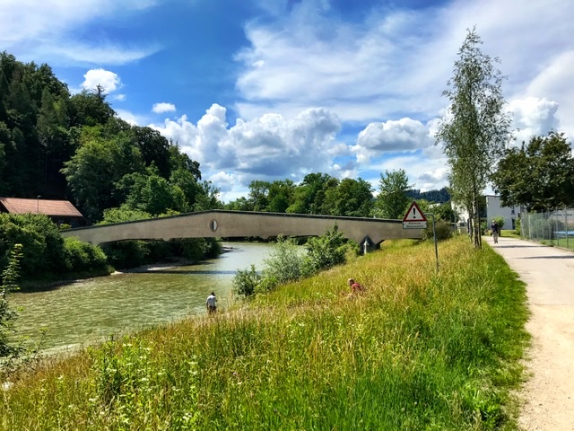 50AA54EE-4BA3-477E-A825-C75EF29FC984