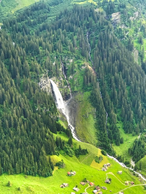 17AC4B36-60C3-4665-BAD7-77955727436D