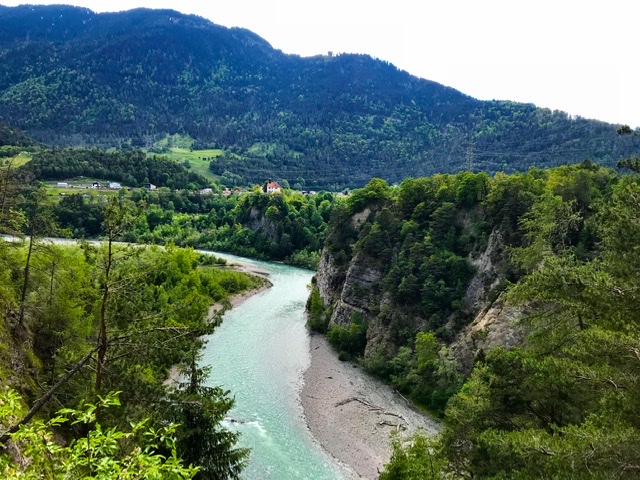 6E25A8C1-F171-4898-919B-8921993DC537