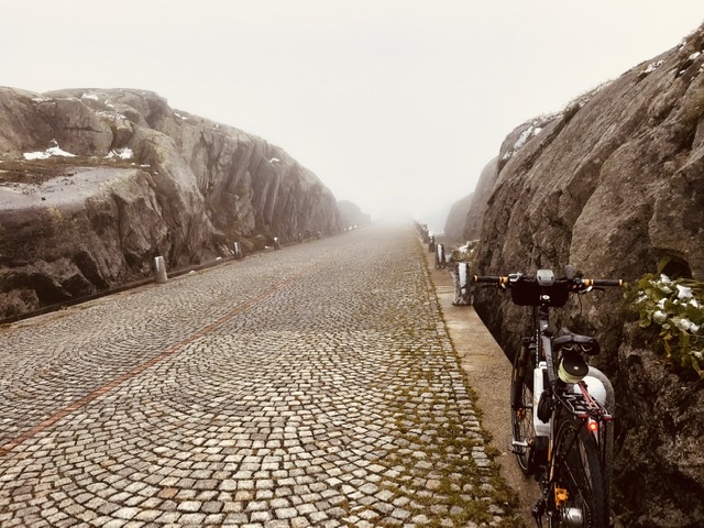 1E6E8F32-6ED2-40F0-B894-60864D0DE48E