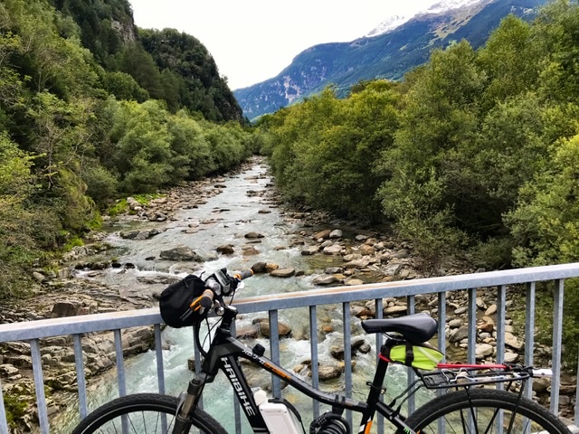 6AEB669F-463E-459E-AC25-7E0F358C6CFD