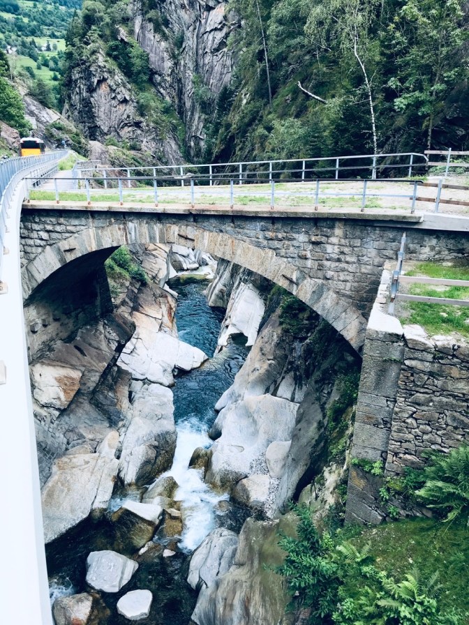 AAE14B0C-8253-4D65-A4BA-76D279090362